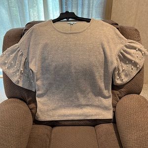 She+Sky Fluttered Sleeve Top